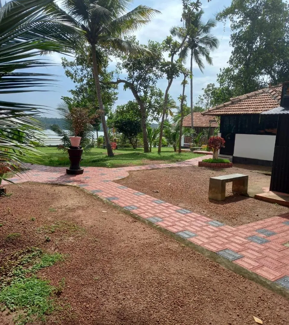 게스트하우스 Kayaltheeram Resort & Homestay Paravūr