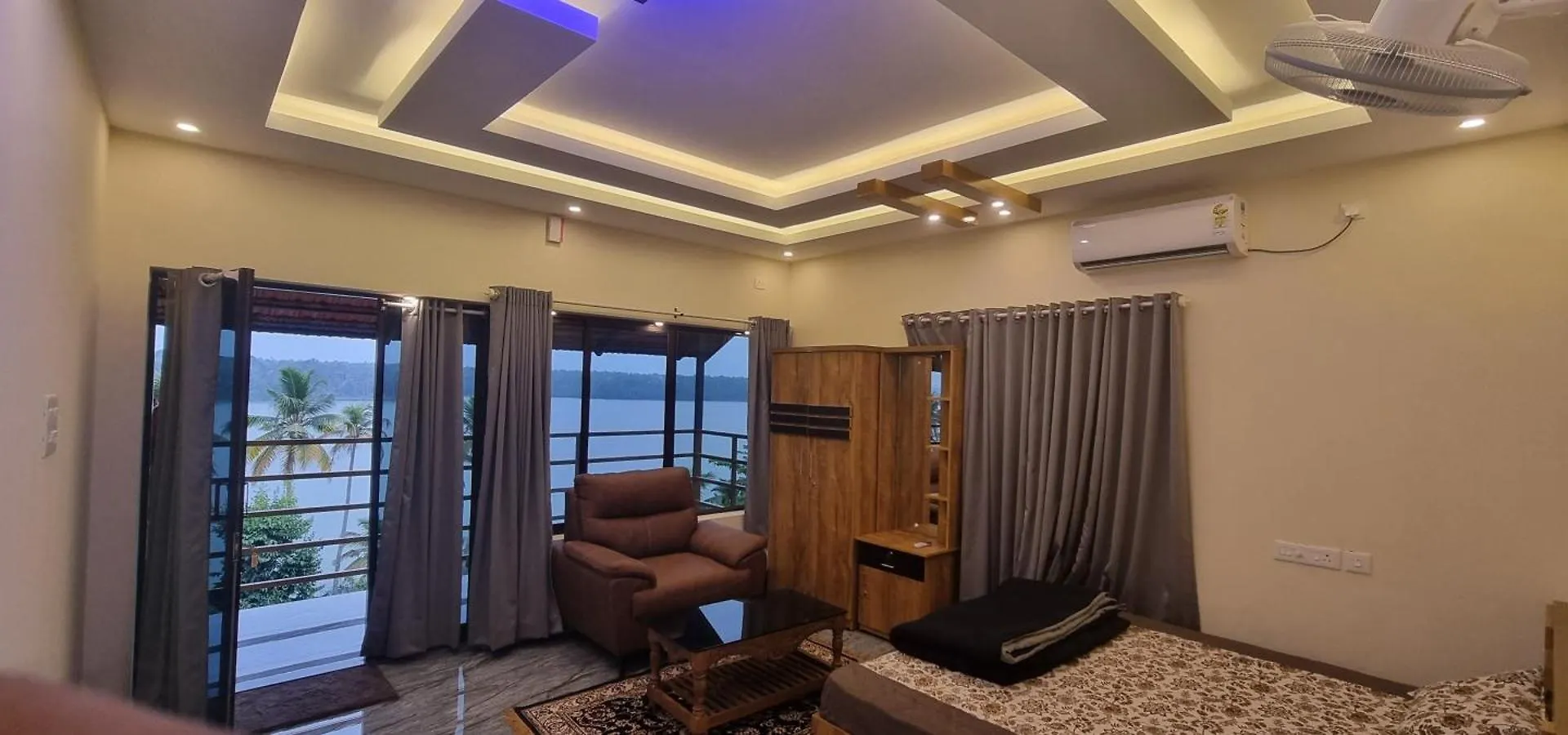 게스트하우스 Kayaltheeram Resort & Homestay Paravūr 인도