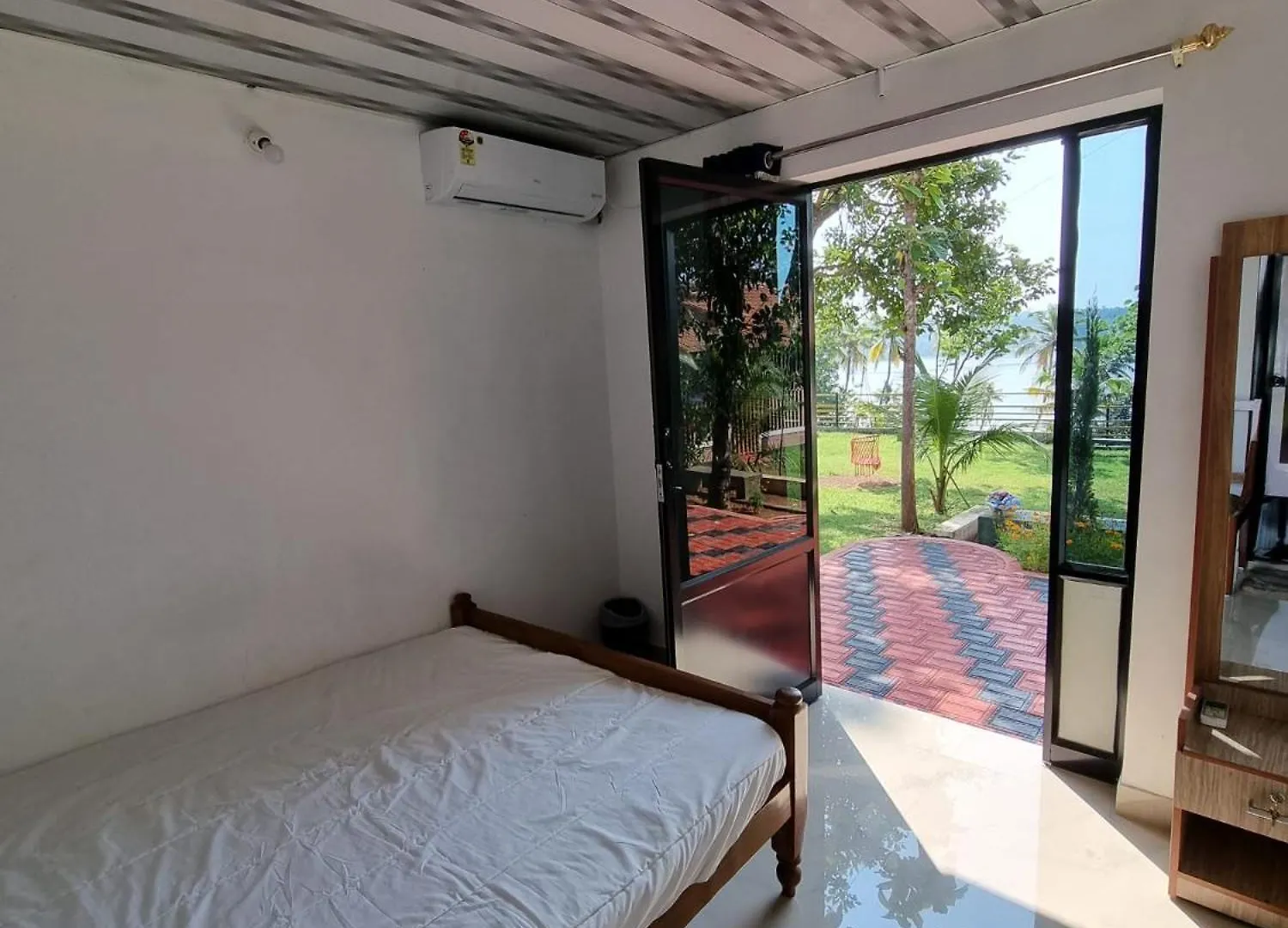 Paravūr Kayaltheeram Resort & Homestay בית הארחה