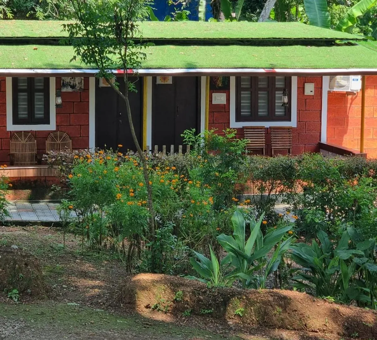 Paravūr Kayaltheeram Resort & Homestay בית הארחה