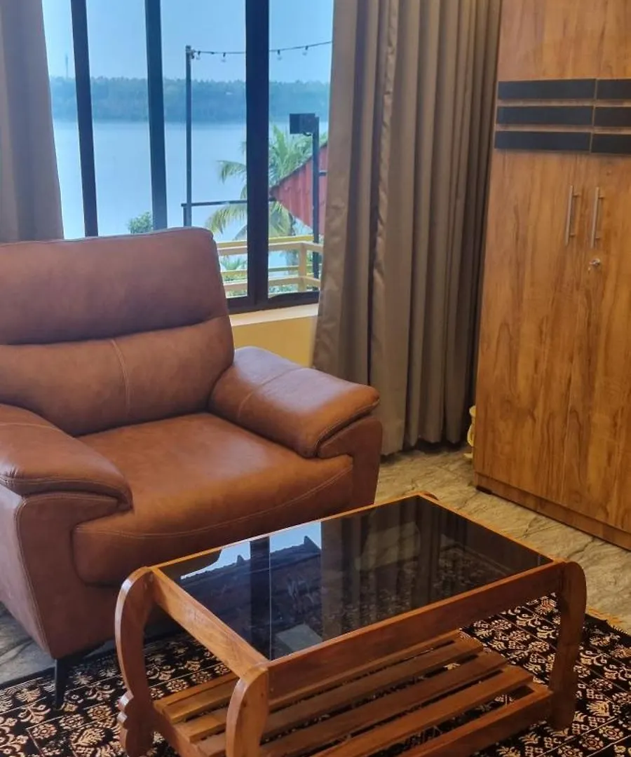 Paravūr Kayaltheeram Resort & Homestay 0*,  הודו