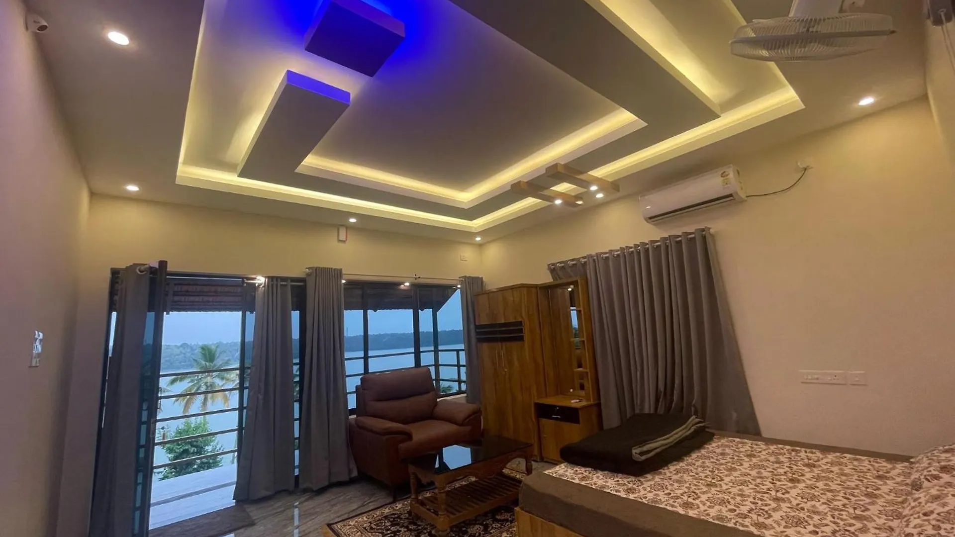 בית הארחה Paravūr Kayaltheeram Resort & Homestay