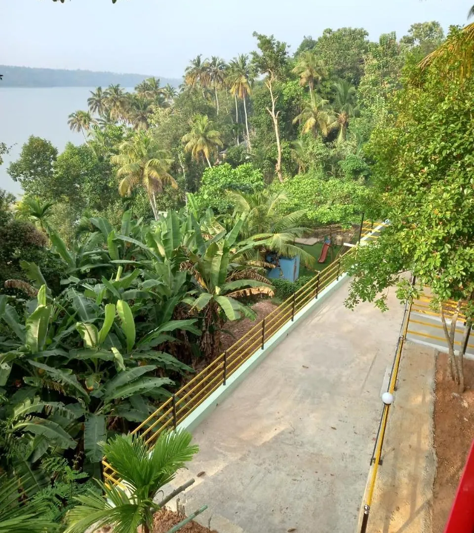 Kayaltheeram Resort & Homestay Paravūr
