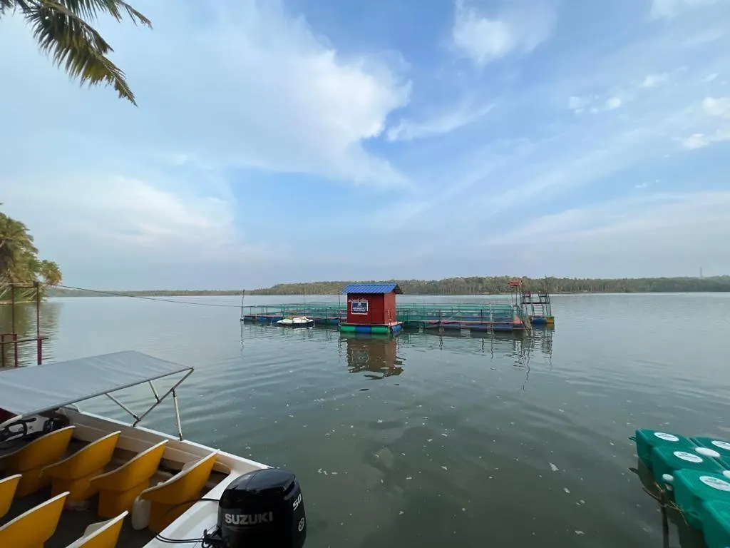 Kayaltheeram Resort & Homestay Paravūr ゲストハウス