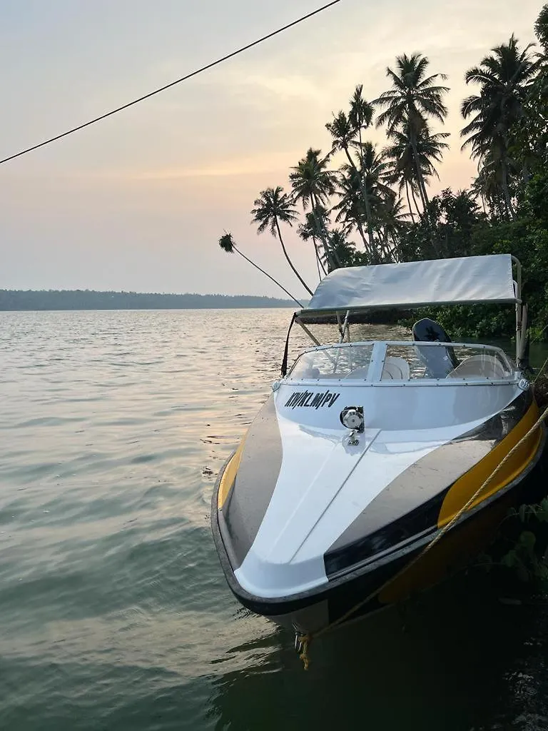 ゲストハウス Kayaltheeram Resort & Homestay Paravūr