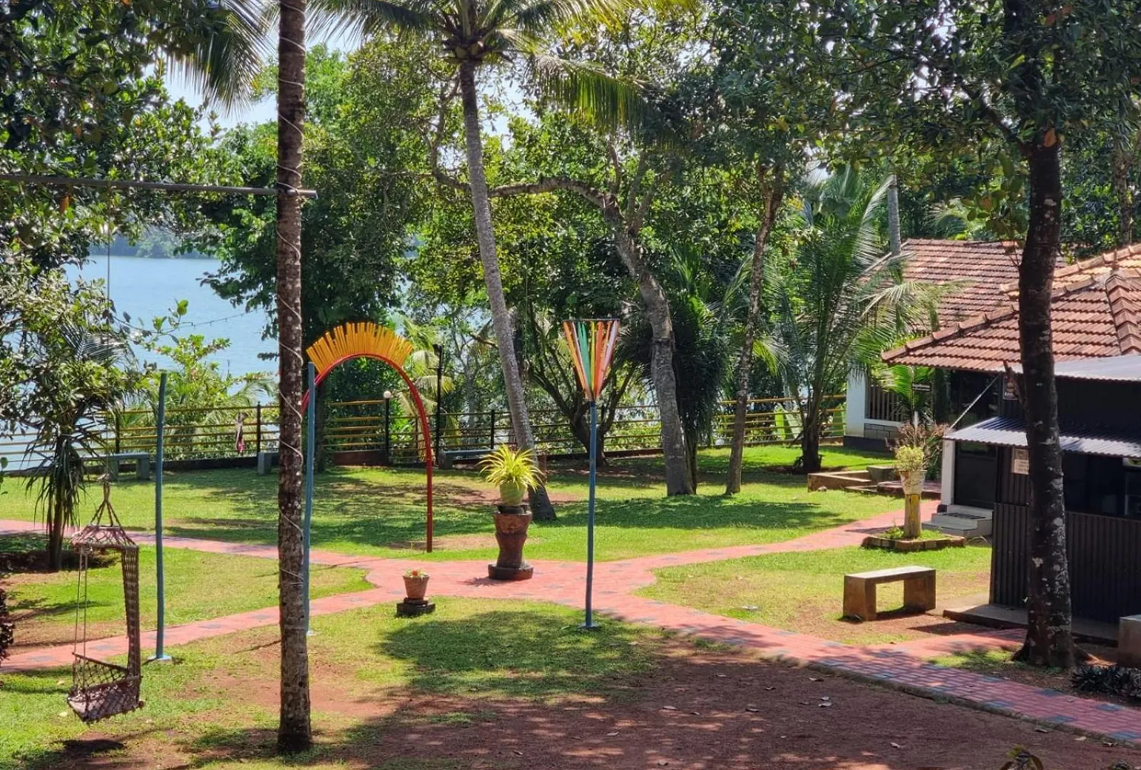 Kayaltheeram Resort & Homestay Paravūr ゲストハウス